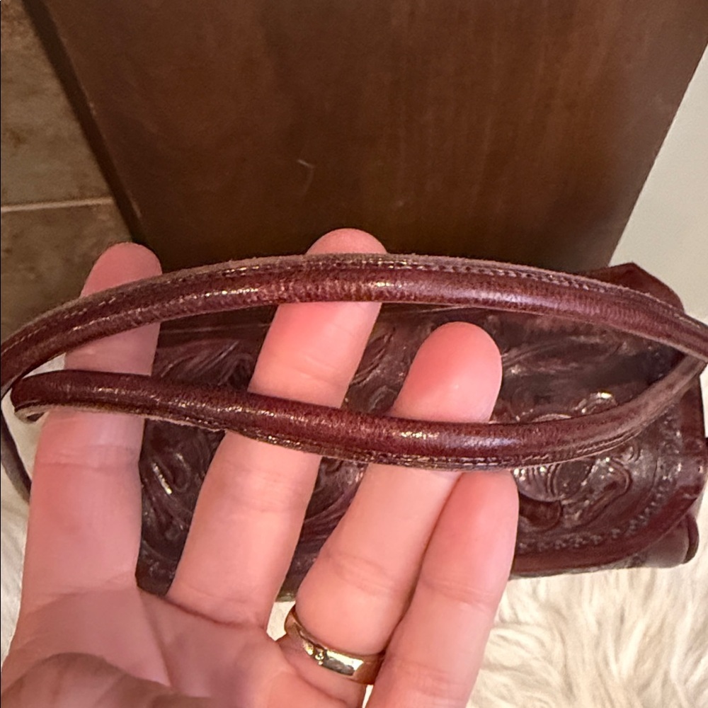 Vintage Burgundy Tooled Leather Shoulder Bag with Brass Clasp - Picture 3 of 13